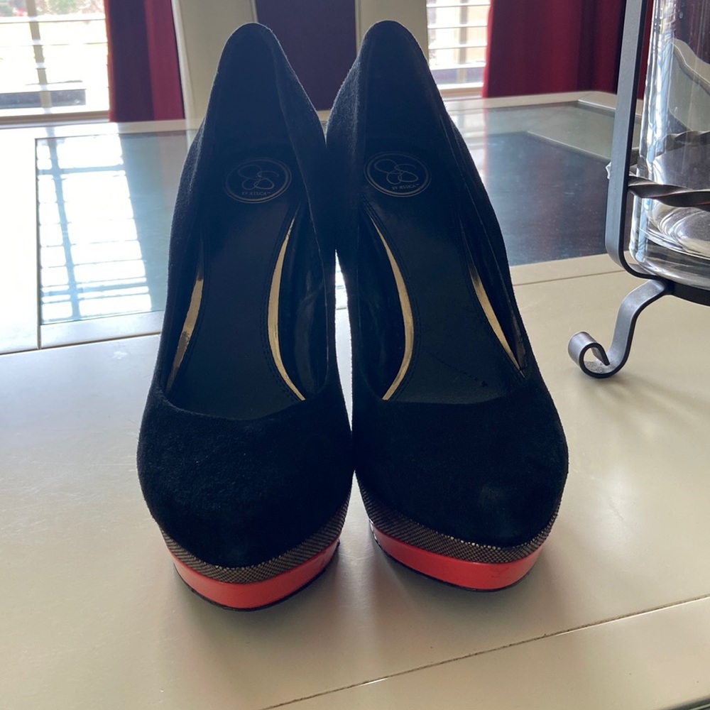 Very cute Jessica Simpson platform heels .
